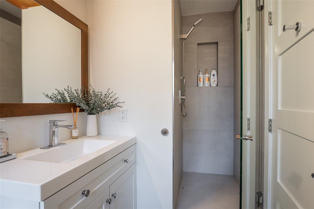 #206 – 6117 Eagle Drive