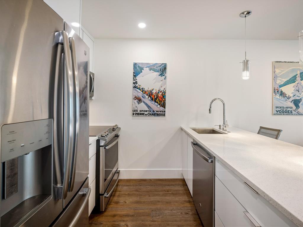 #309 – 4360 Lorimer Road