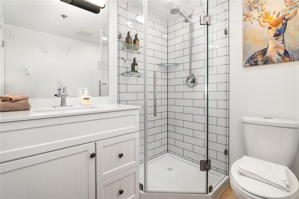 #204 – 4360 Lorimer Road