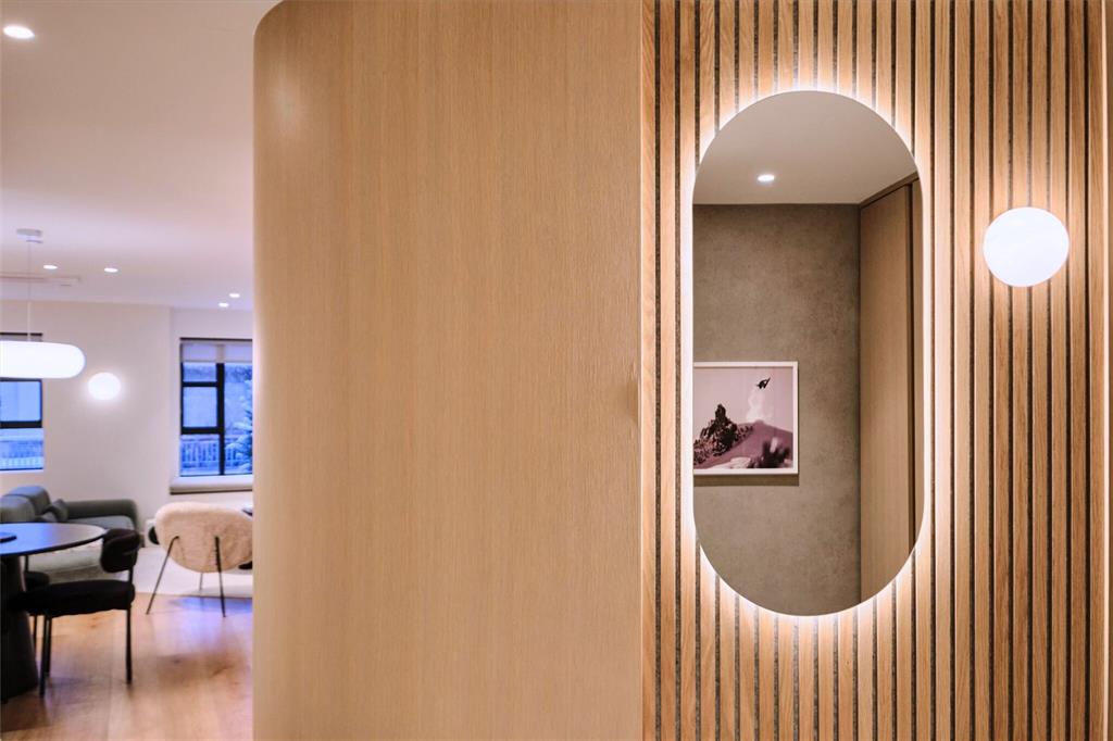 #215 – 4360 Lorimer Road