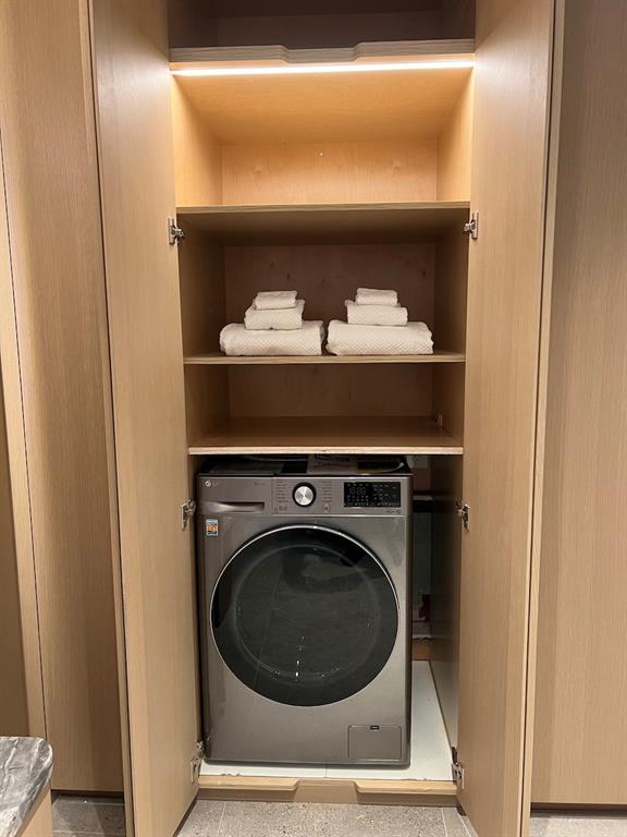 #215 – 4360 Lorimer Road