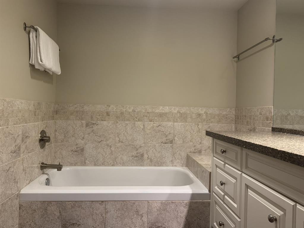 #207/307 – 4321 Village Gate Boulevard