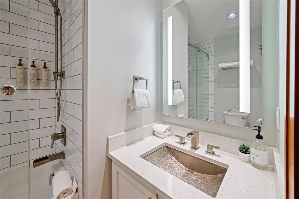 #4 – 4661 Blackcomb Way