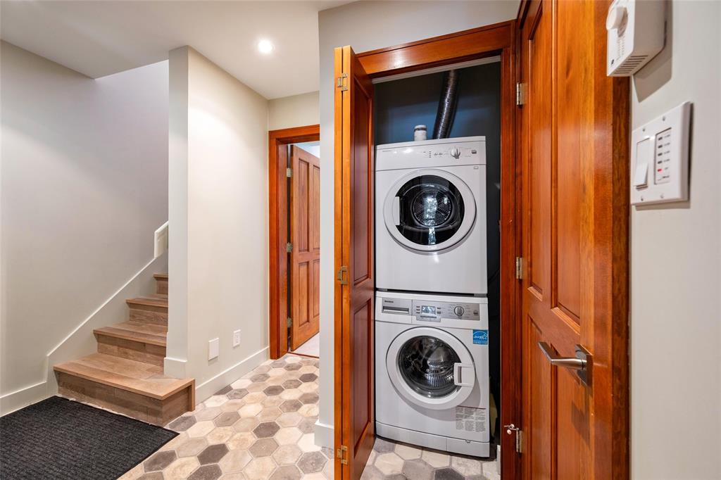 #4 – 4661 Blackcomb Way