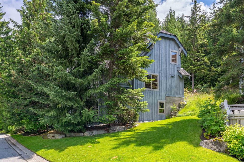 #4 – 4661 Blackcomb Way