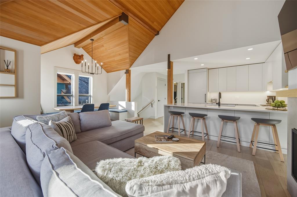 4813 Casabella Crescent