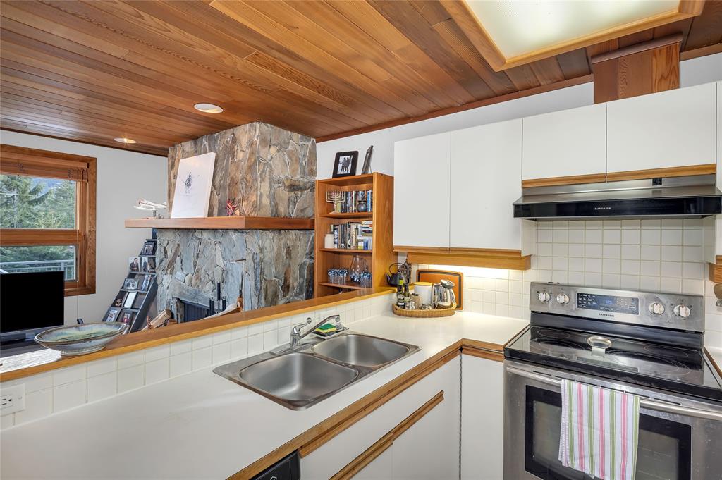 #109 – 6117 Eagle Drive