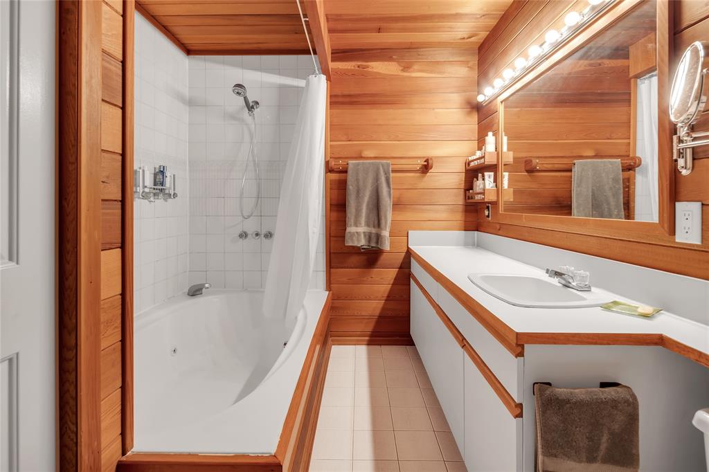 #109 – 6117 Eagle Drive