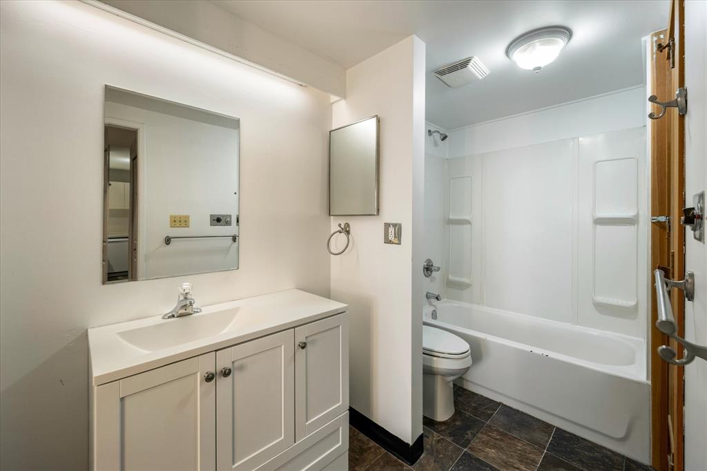 #15 – 4211 Sunshine Place