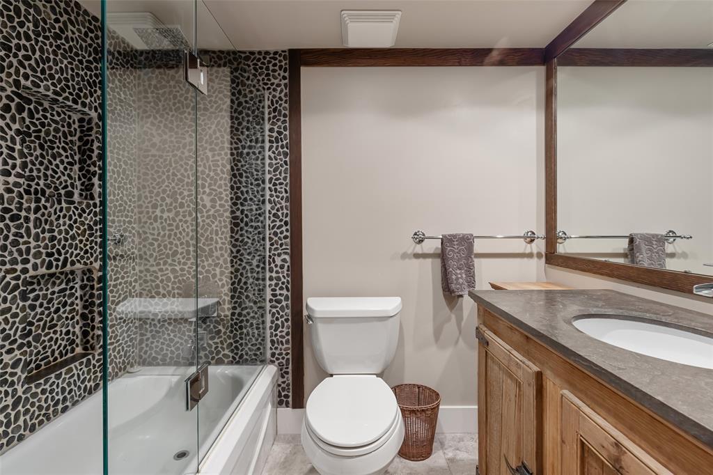 #207 – 2050 Lake Placid Road