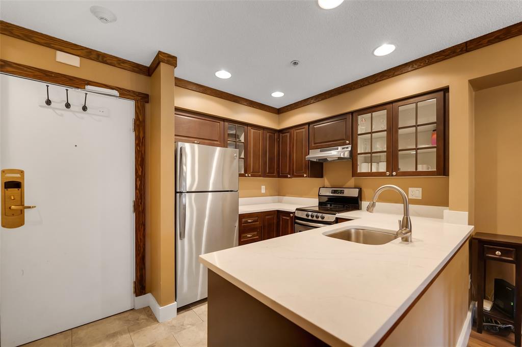 #207 – 2050 Lake Placid Road