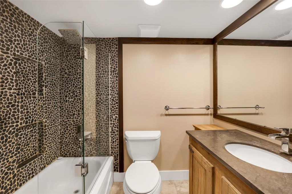 #207 – 2050 Lake Placid Road