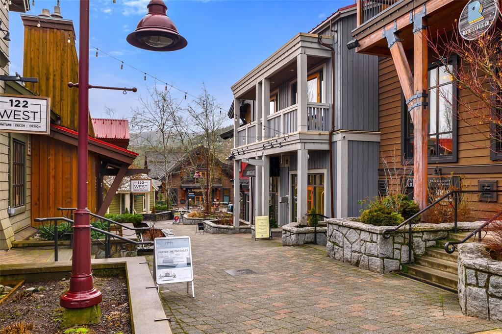 #207 – 2050 Lake Placid Road