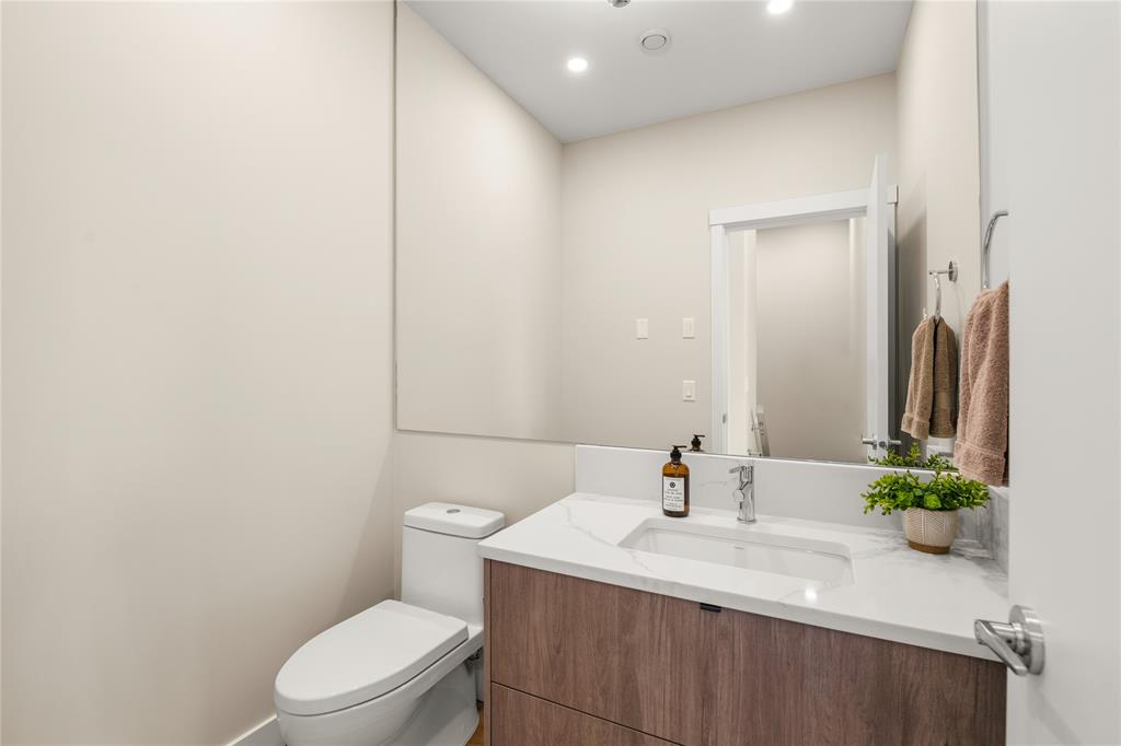 #25 – 4000 Sunstone Way