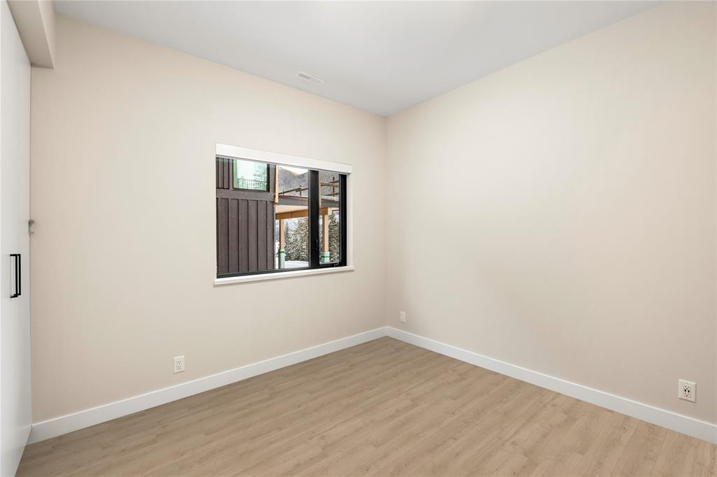 #25 – 4000 Sunstone Way