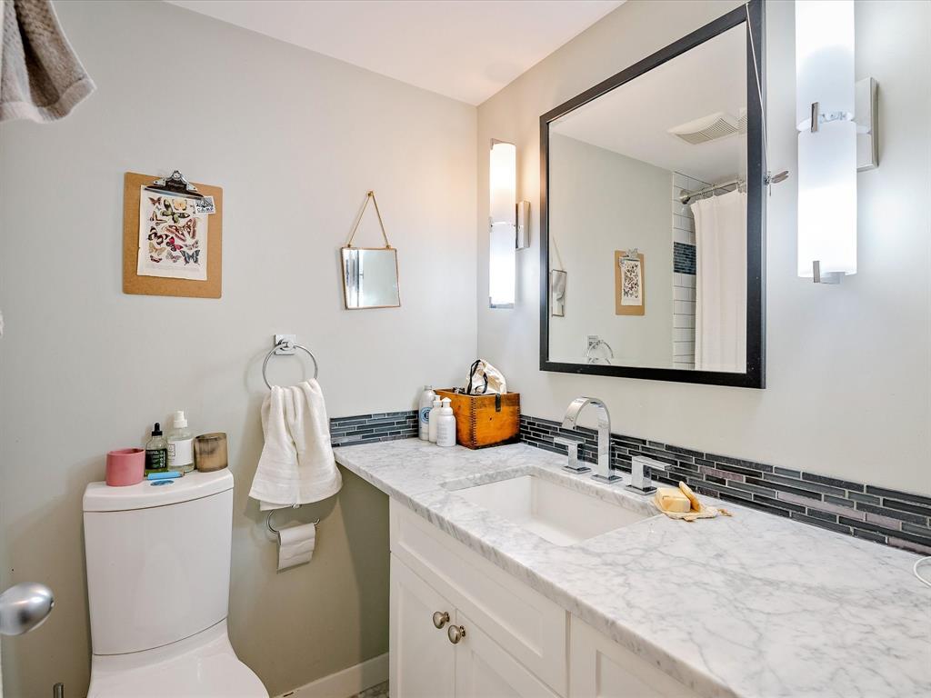 #211 – 2050 Lake Placid Road