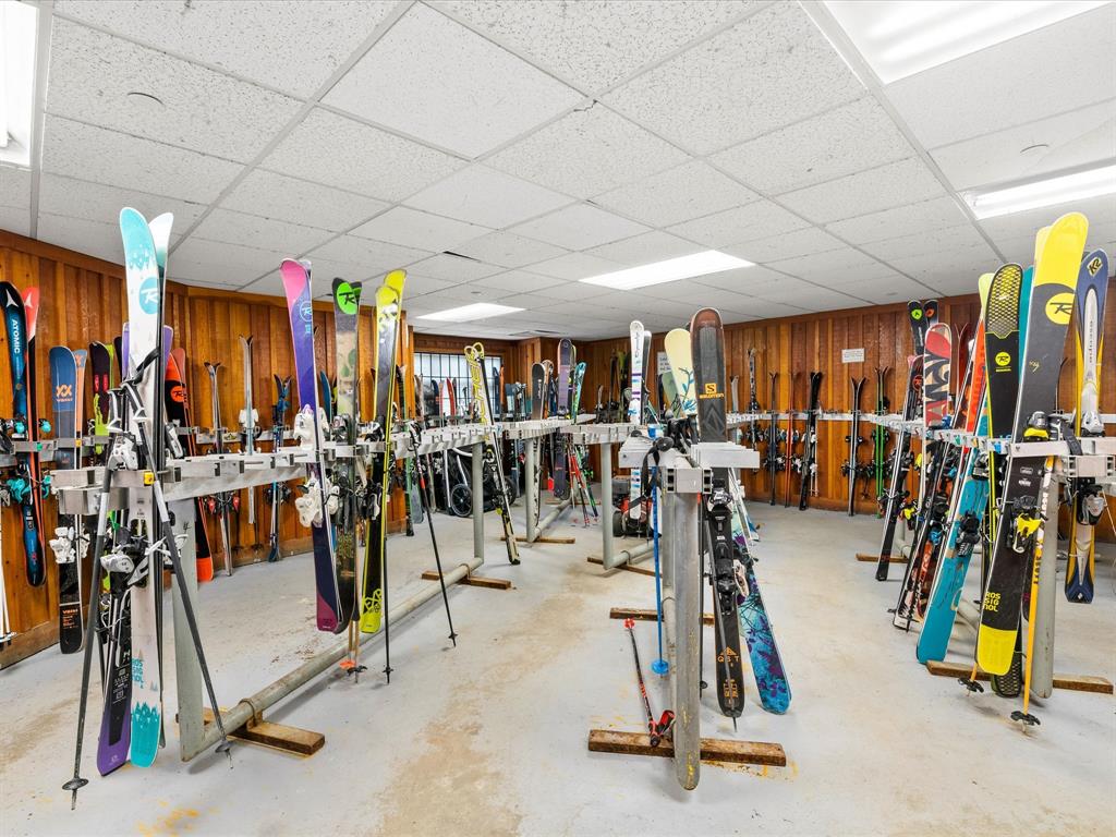 #211 – 2050 Lake Placid Road