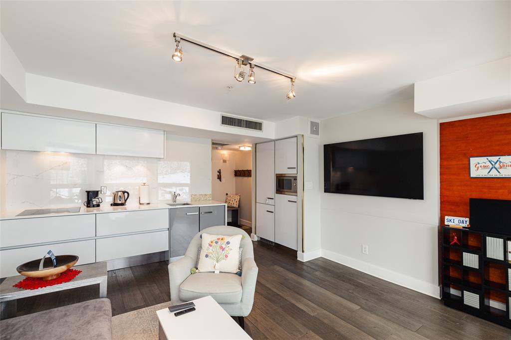 #415 – 4557 Blackcomb Way