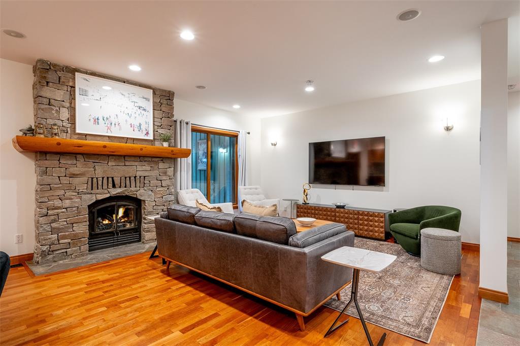 3012 Alpine Crescent