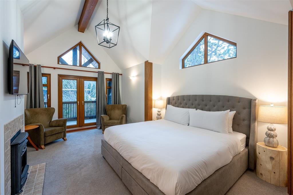 3012 Alpine Crescent