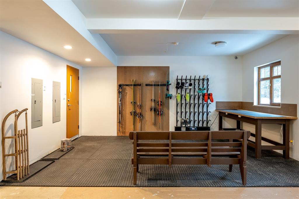 3012 Alpine Crescent