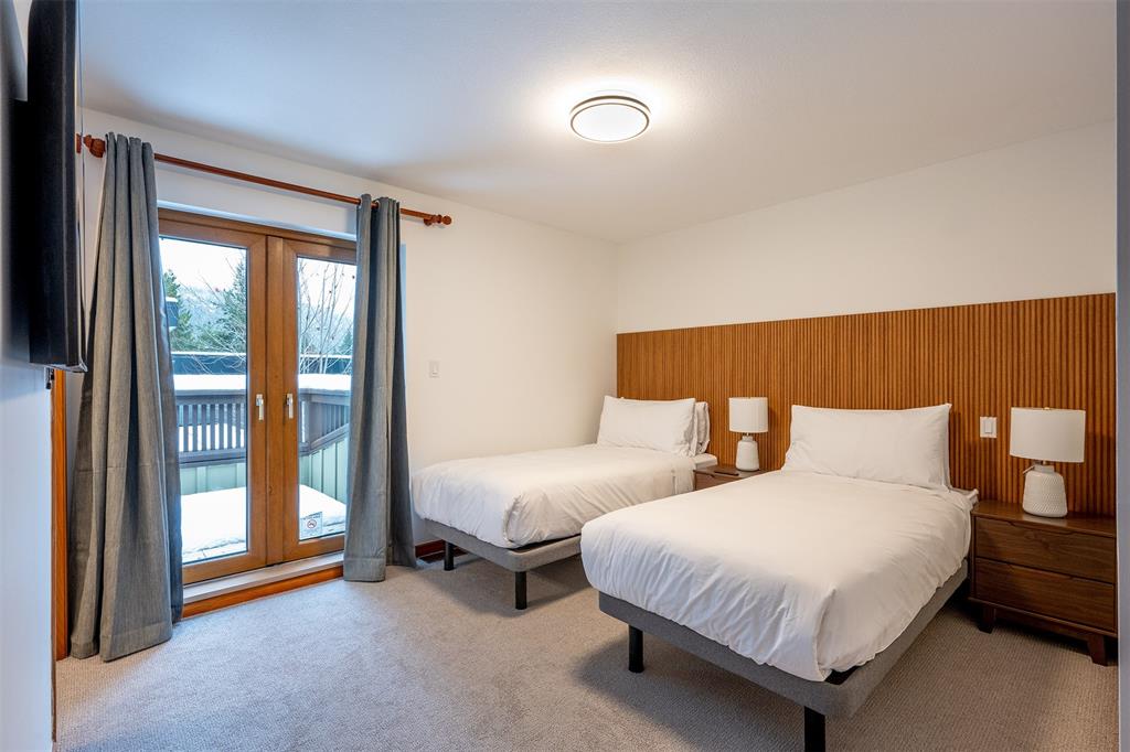 3012 Alpine Crescent