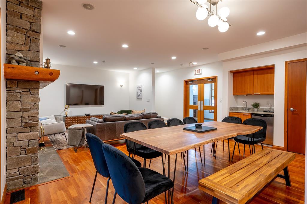 3012 Alpine Crescent