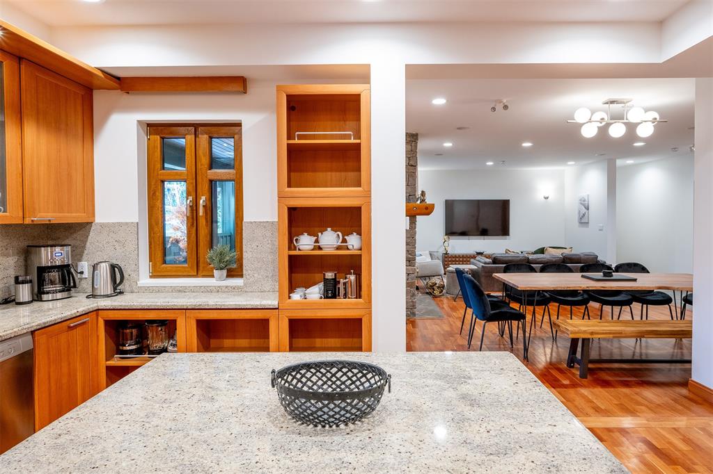 3012 Alpine Crescent