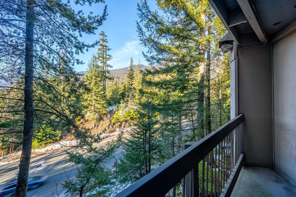 #211 – 2109 Whistler Road