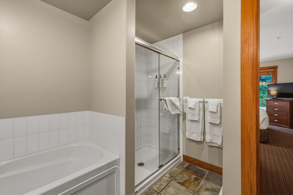 #226A – 2036 London Lane