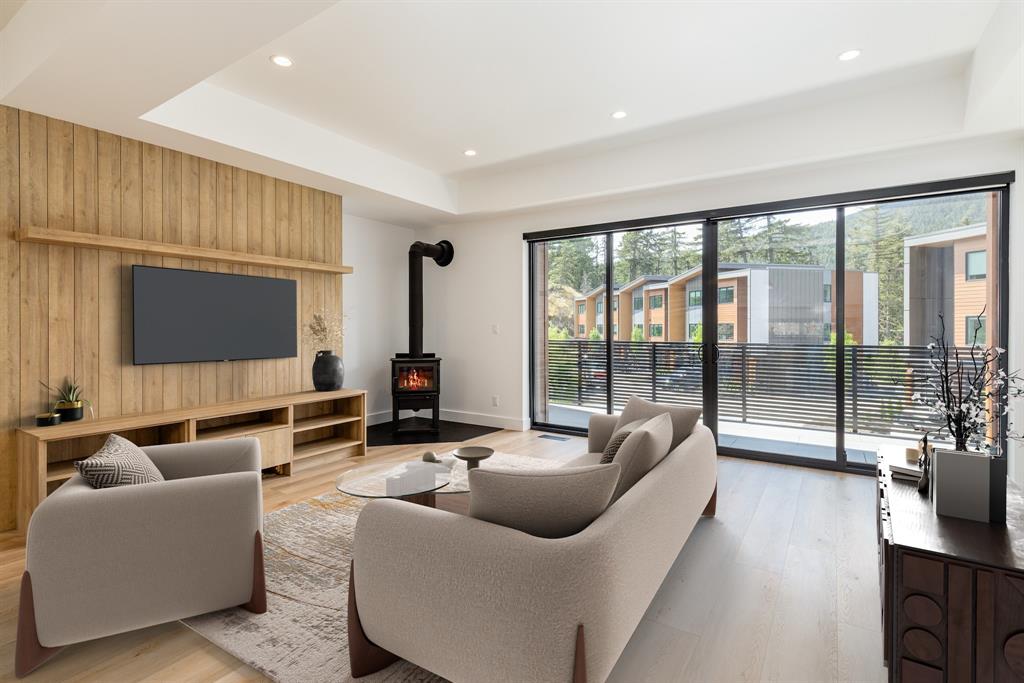 #18 – 2077 Garibaldi Way