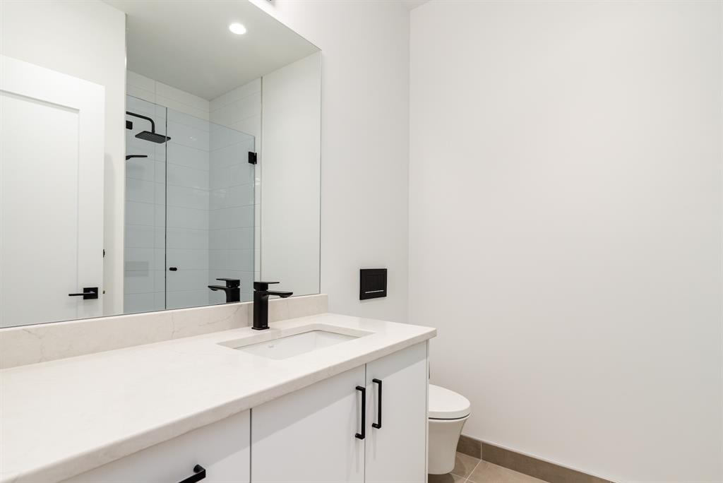 #18 – 2077 Garibaldi Way