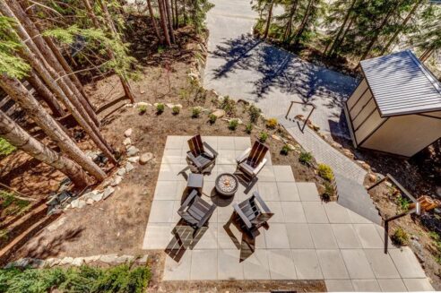 3273 Arbutus spring exterior views for David Nagel real estate.