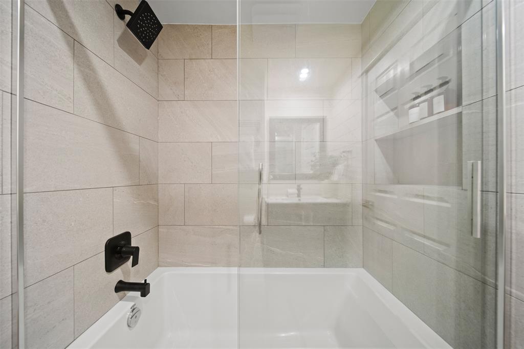 #101 – 2021 Karen Crescent