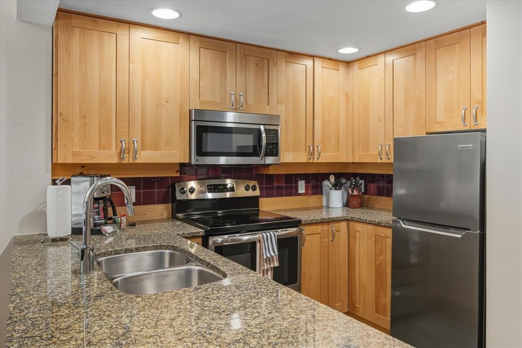 #326D – 2036 London Lane