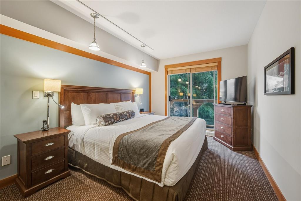 #326D – 2036 London Lane