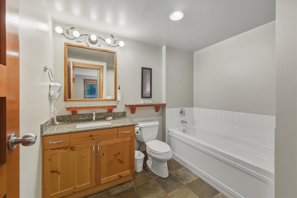 #326D – 2036 London Lane