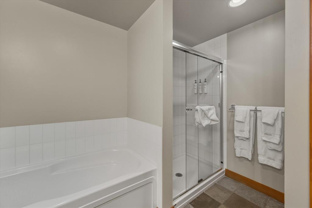 #326D – 2036 London Lane