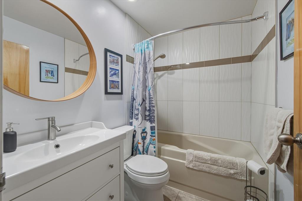 #202 – 3050 Hillcrest Drive