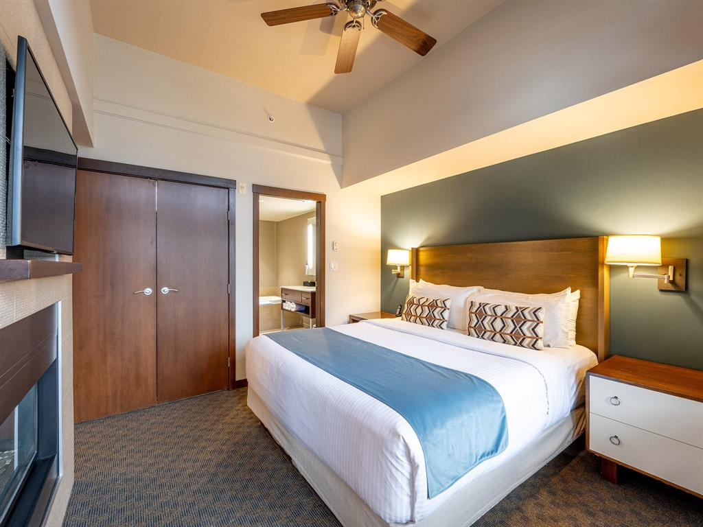 #414A – 2020 London Lane