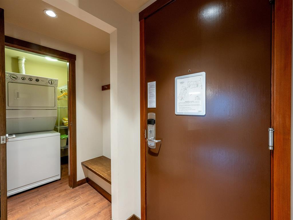 #414A – 2020 London Lane