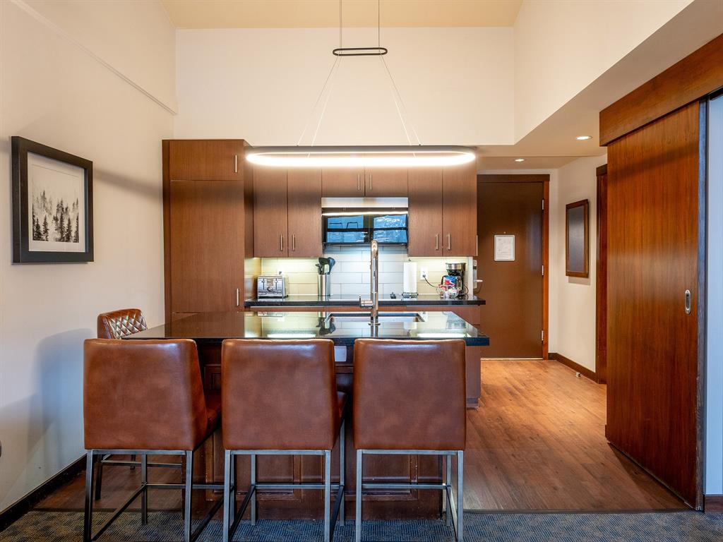 #414A – 2020 London Lane