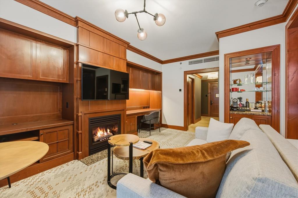 #454 – 4591 Blackcomb Way