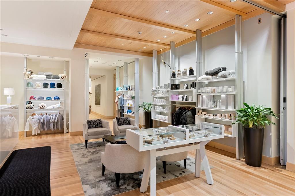 #454 – 4591 Blackcomb Way