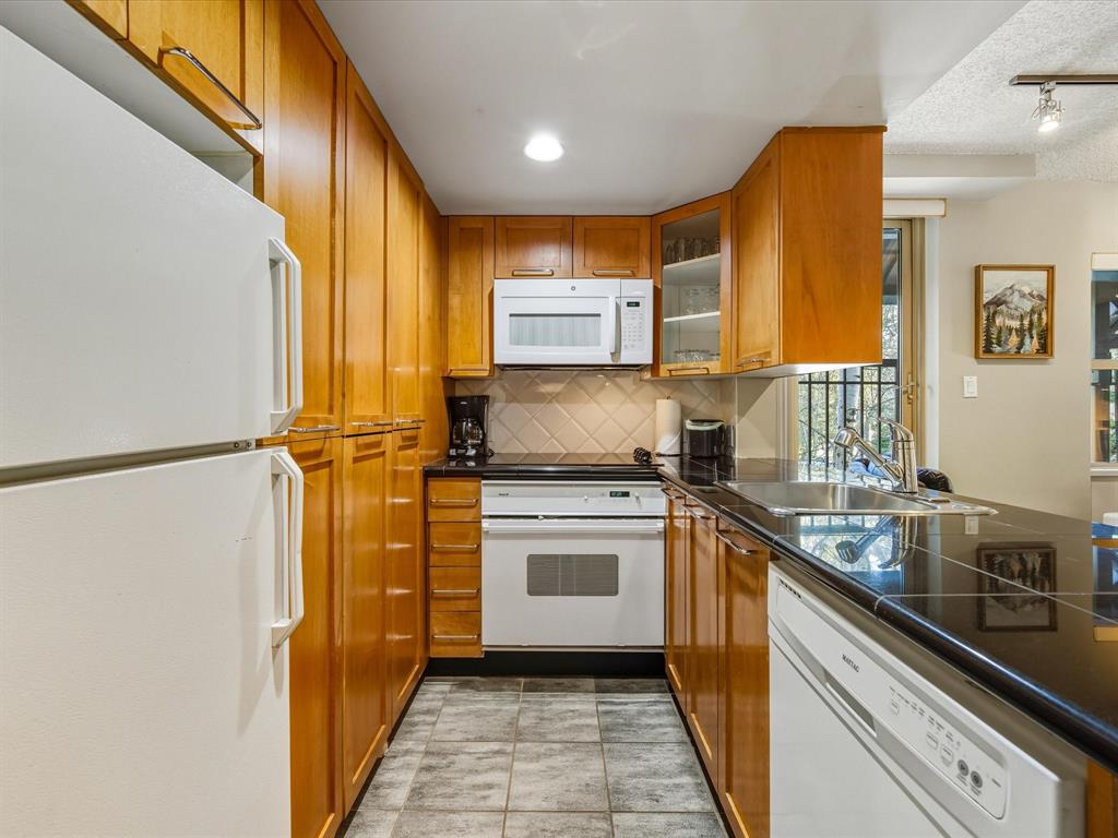 #3308 – 4295 Blackcomb Way