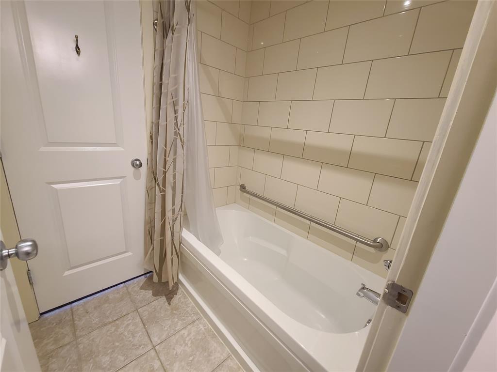 #302 – 7330 Arbutus Street