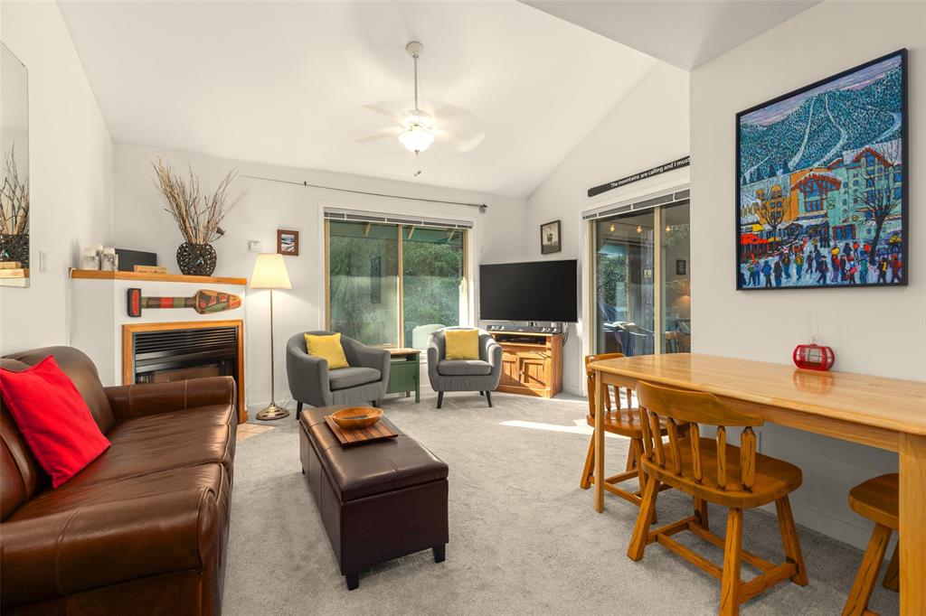 #216 – 3070 Hillcrest Drive