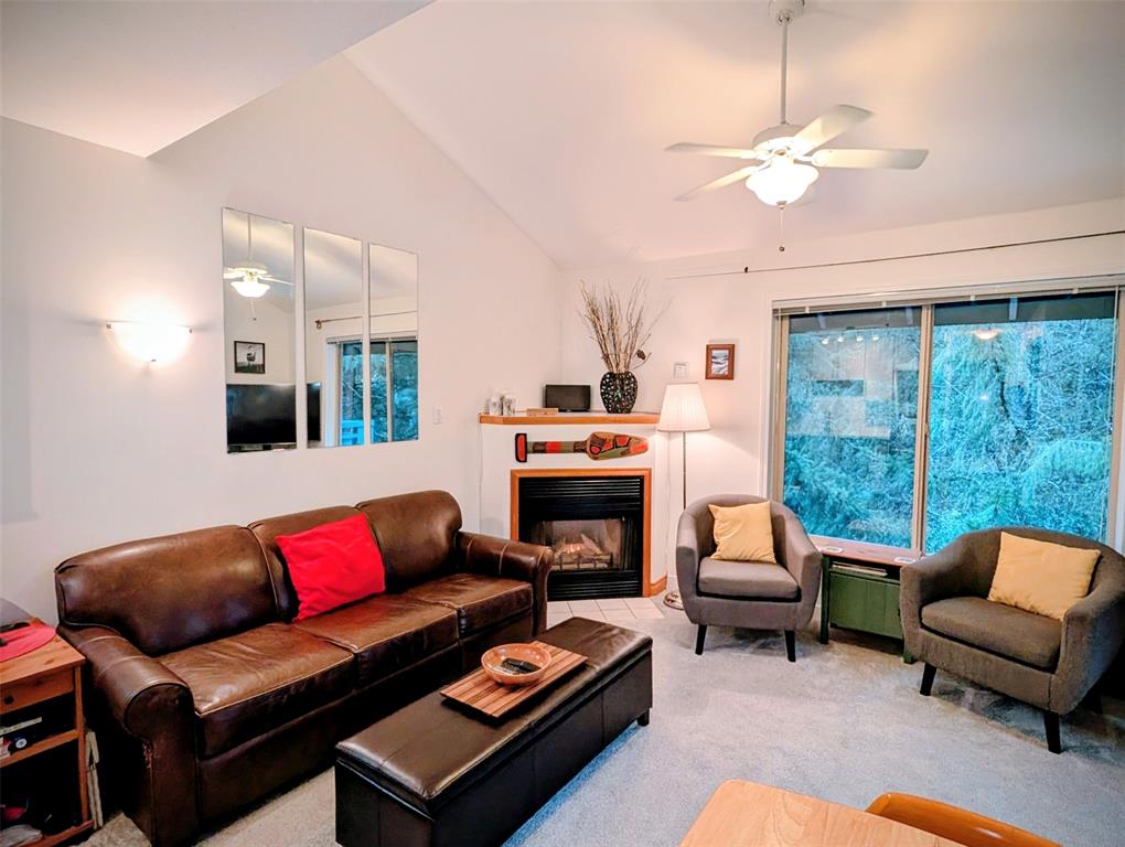 #216 – 3070 Hillcrest Drive