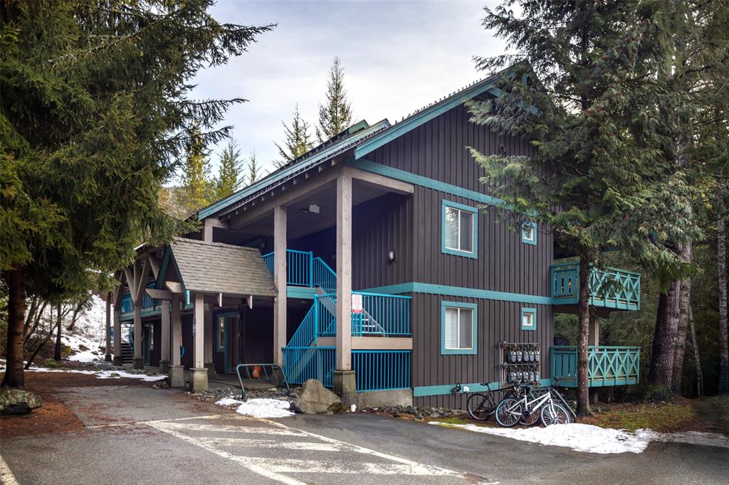 #216 – 3070 Hillcrest Drive