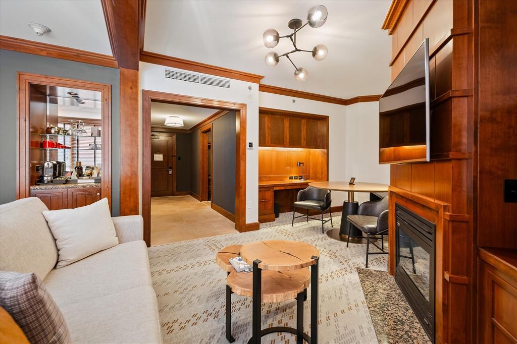 #518 – 4591 Blackcomb Way